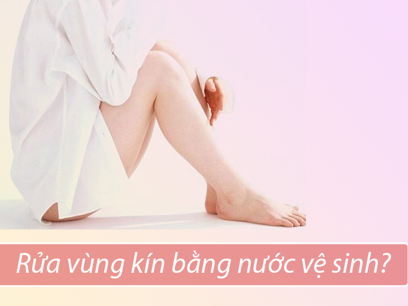 Sau sinh có nên rửa vùng kín bằng nước vệ sinh?